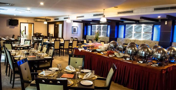 The Chevron Hotel Bangalore Exterior photo